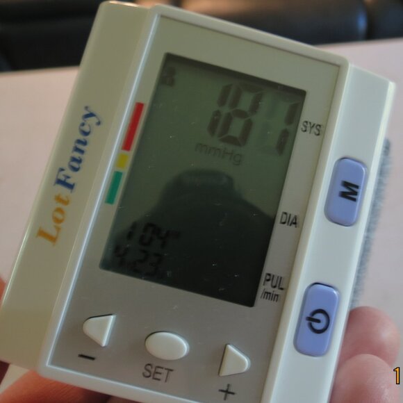 LotFancy Portable Blood Pressure Machine Model # BP-202H - Picture 3 of 7